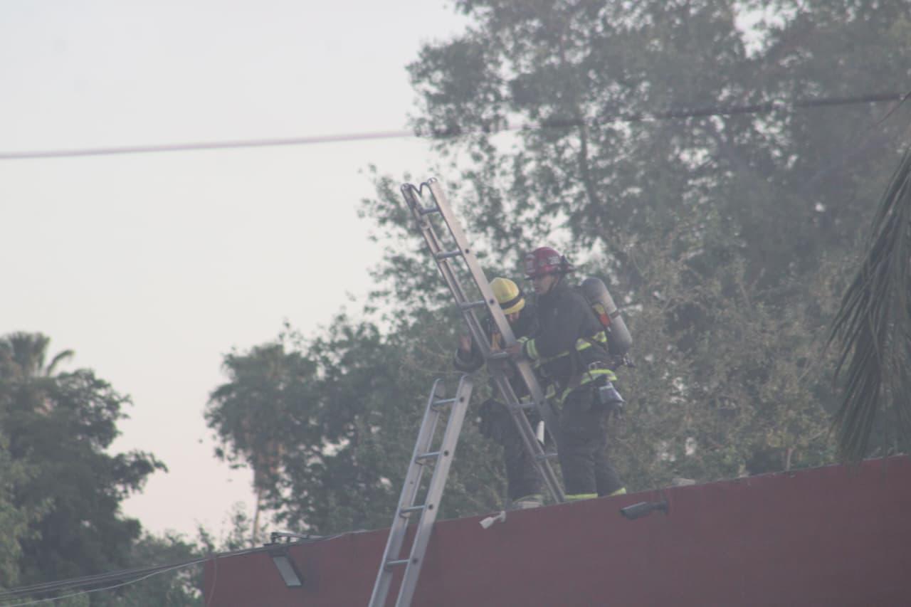 $!Incendian casino en el Desarrollo Urbano Tres Ríos de Culiacán