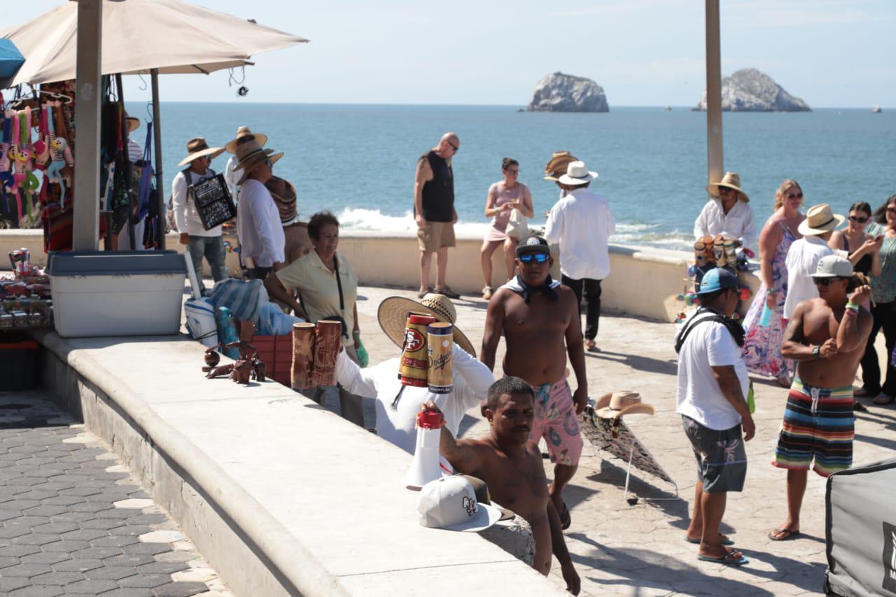 $!Llega Carnival Panorama a Mazatlán con más de 5 mil pasajeros a bordo