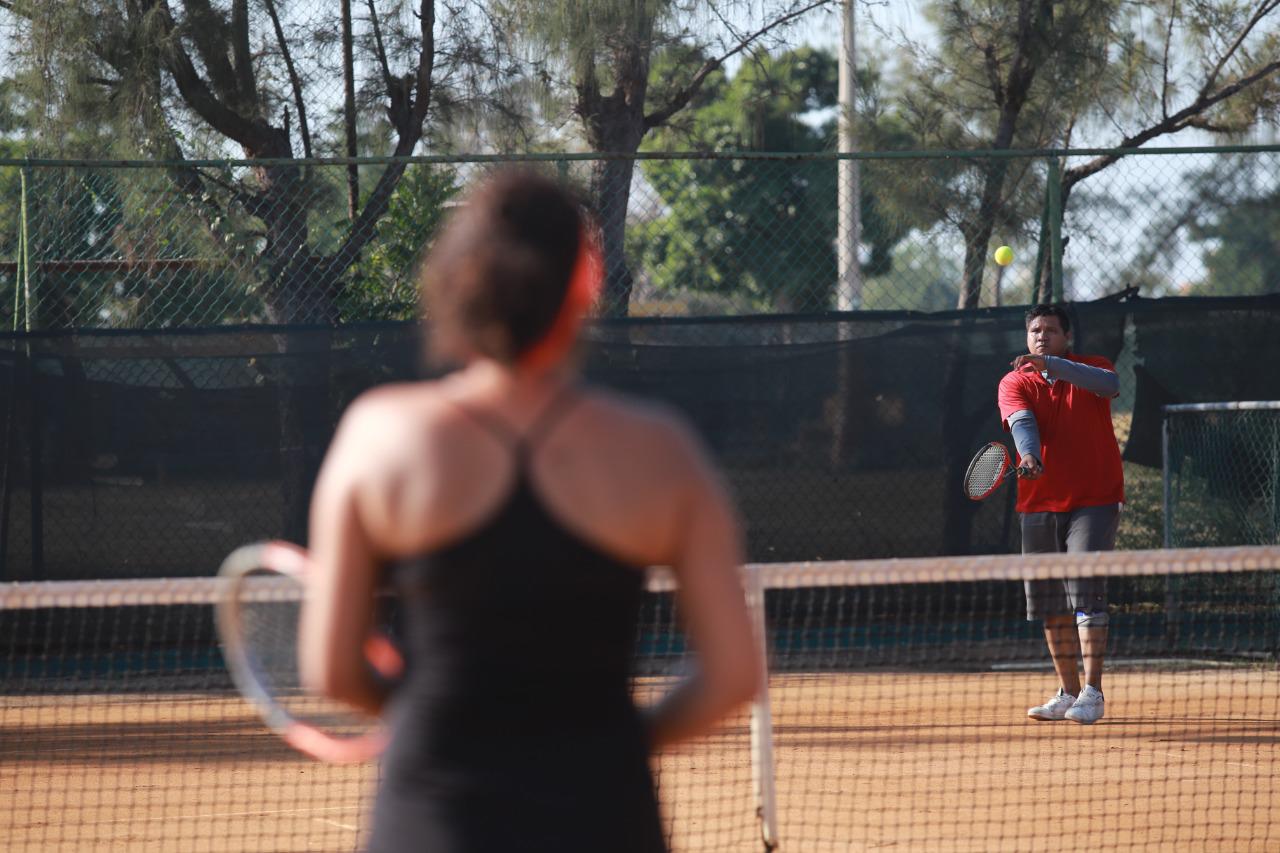 $!Interesantes juegos se viven en Torneo de Tenis Pavo Madrugador