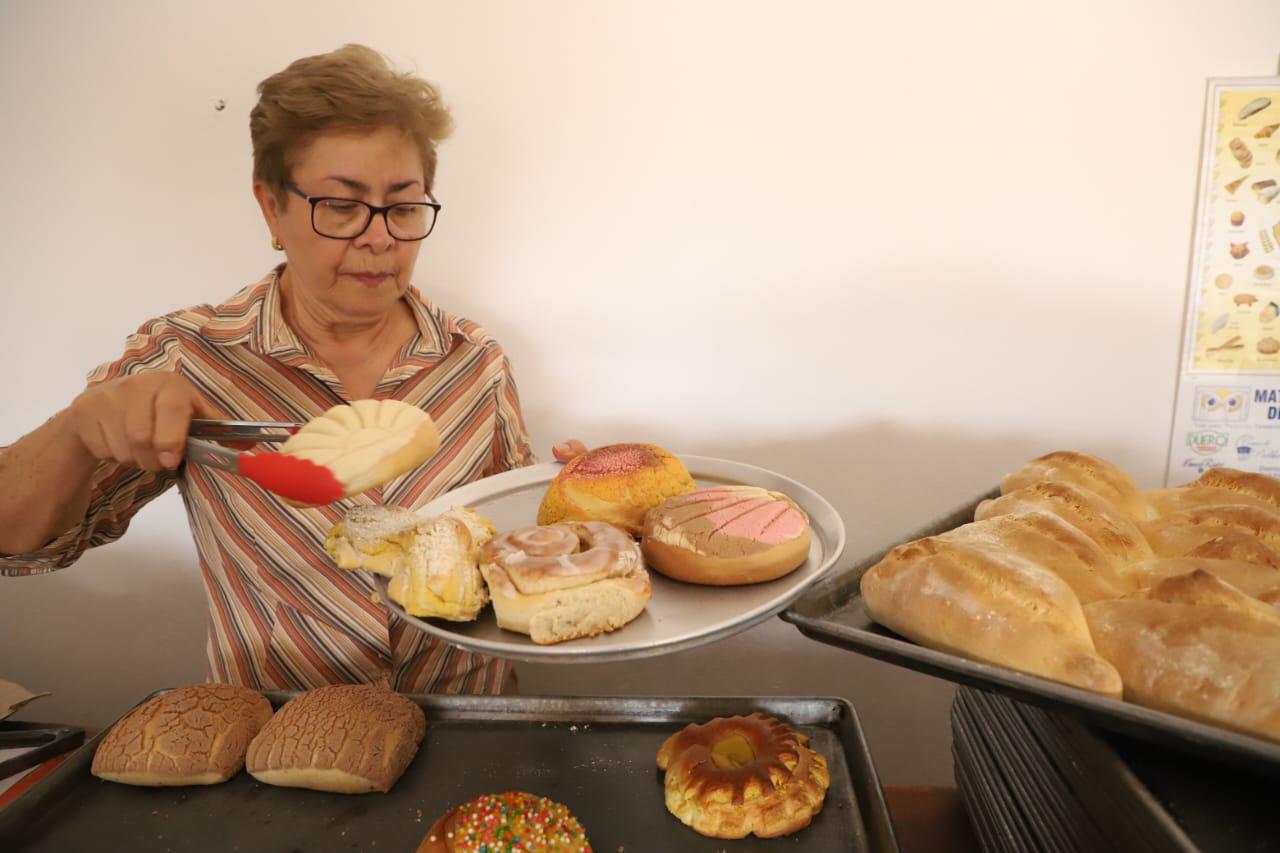 $!En horno de barro, elaboran desde 1960 pan artesanal en El Quelite