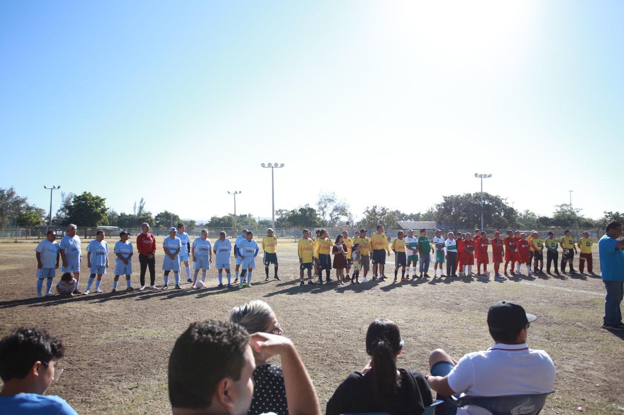 $!Rueda el balón en la Liga de Futbol Veteranos Platino, en el Muralla