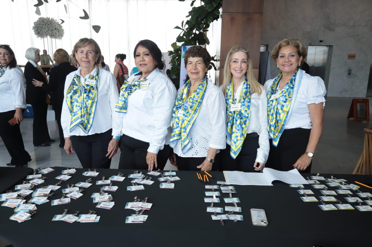 $!Paty Torres, Zoveyda Félix, Lulú Ibarra, Balbina Herrera, Cuquita Rodríguez.