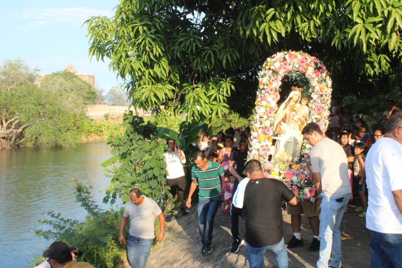 $!El Rosario honra a Nuestra Señora del Carmen con procesión y misa