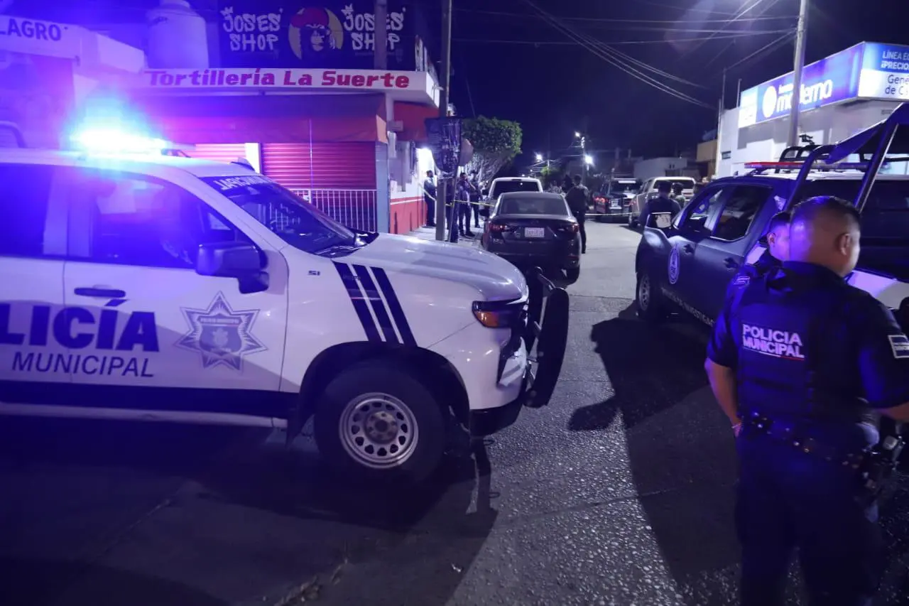 $!Asesinan a hombre dentro de tienda de ropa en la Francisco Villa, en Mazatlán