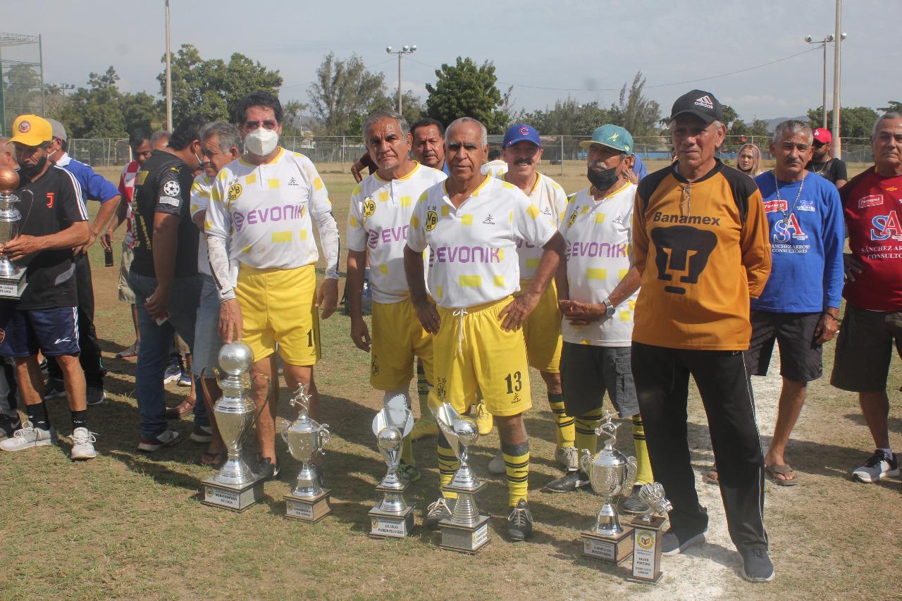 $!Doblete de Gustavo Burgueño da título a Amigos del Muralla en la Liga Veteranos Platino