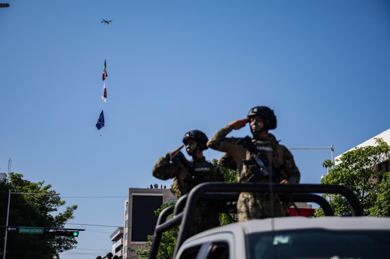 $!Desfilan más de 11 mil elementos de seguridad en Culiacán por aniversario de la Independencia