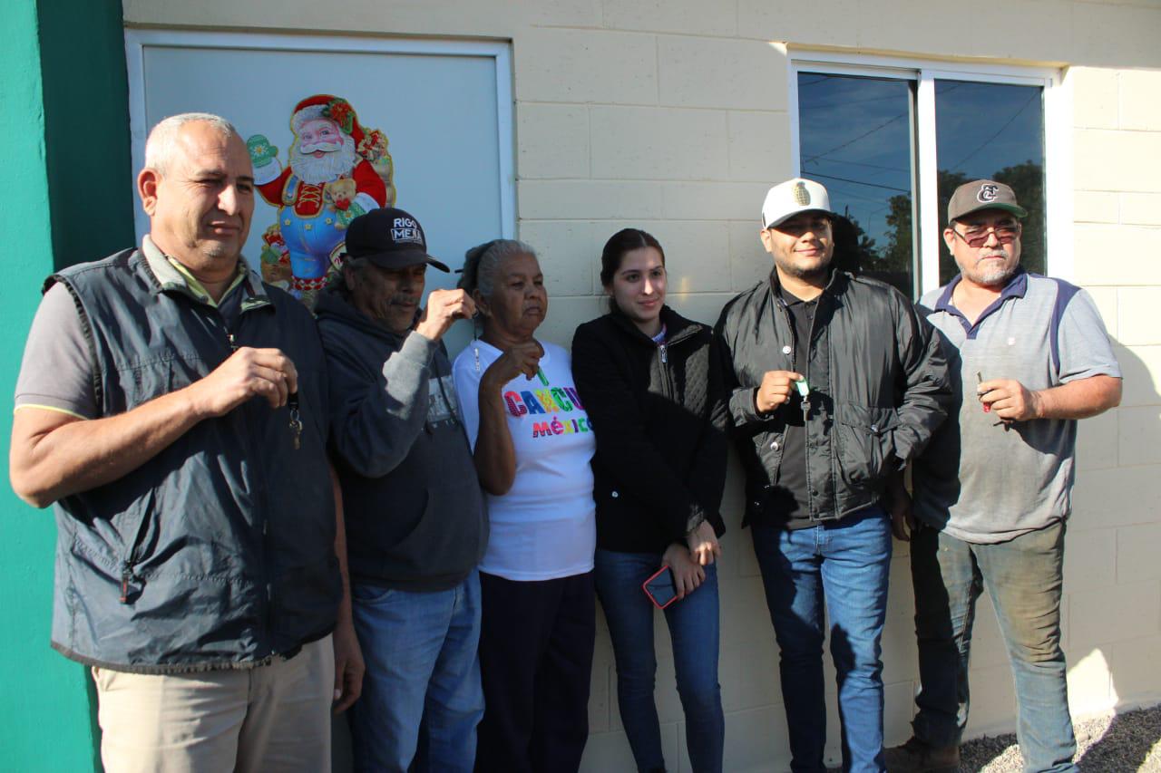 $!Entrega Alcalde de Culiacán 24 acciones de vivienda en Aguaruto