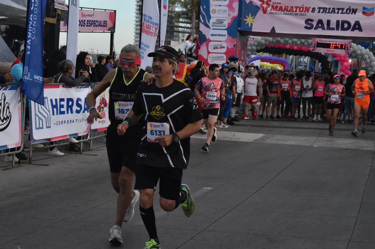 $!Miles toman el Malecón en el Gran Maratón Pacífico Mazatlán