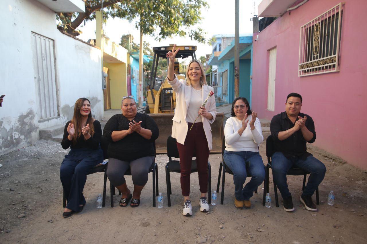 $!Dan banderazo para inicio de pavimentación de calle y rehabilitación de red sanitaria