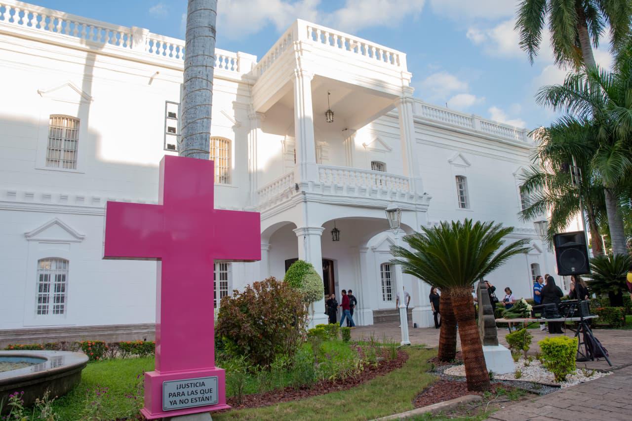 $!Instalan memorial permanente para víctimas de feminicidio en Culiacán