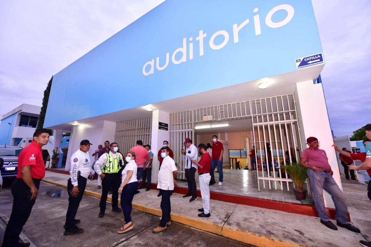 $!Llegan familias a albergue del ICO en Mazatlán, ante amenaza de ‘Orlene’