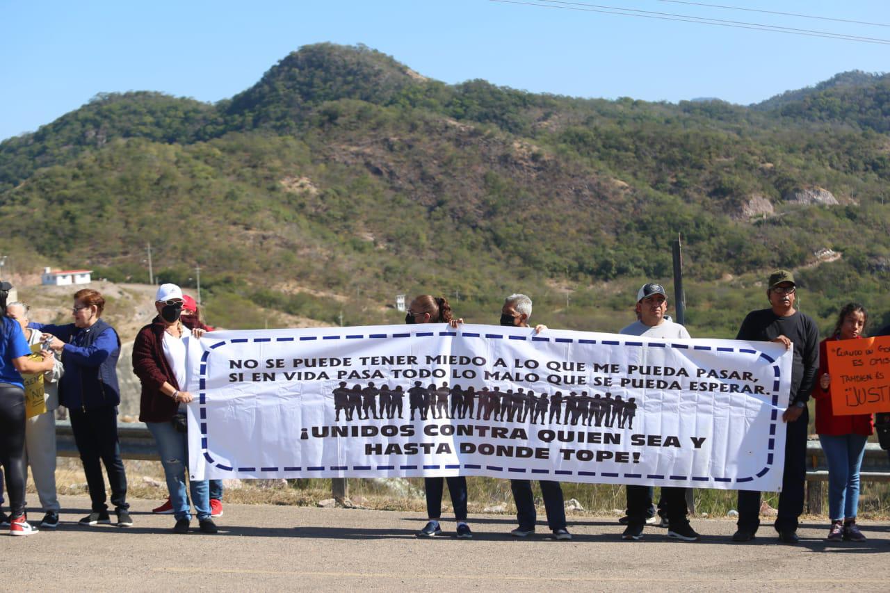 $!Esperaban los Burgueño a AMLO para pedirle ayude por terrenos despojados