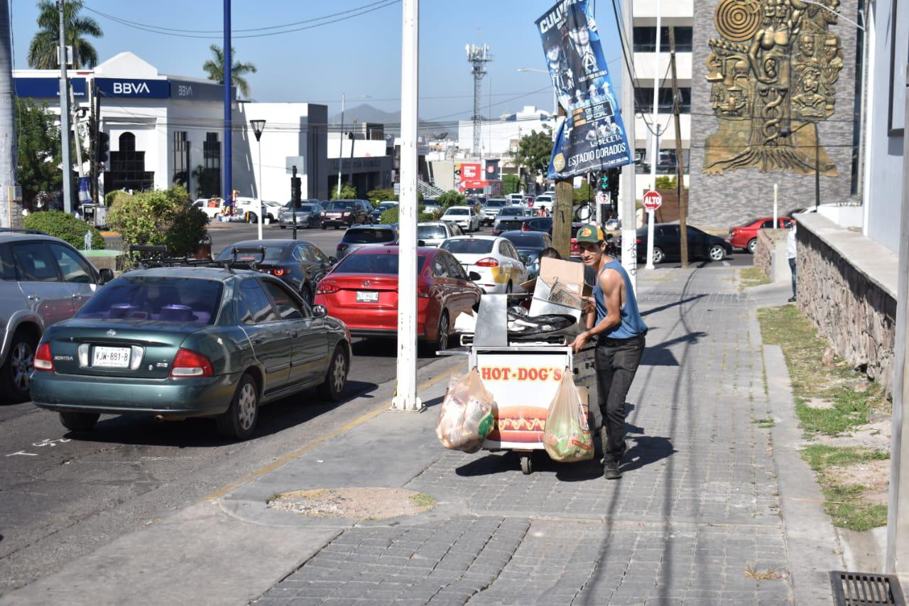 $!Molesta a vendedores de La Lomita tardío cierre de calles para la vendimia