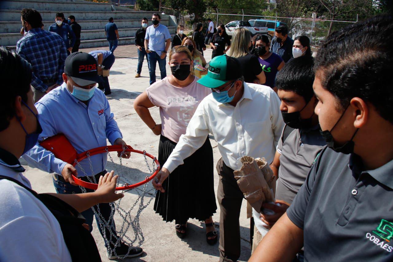 $!Encesta Cobaes y Pids tiro de apoyos para el plantel 60 de Culiacán, con entrega de tableros