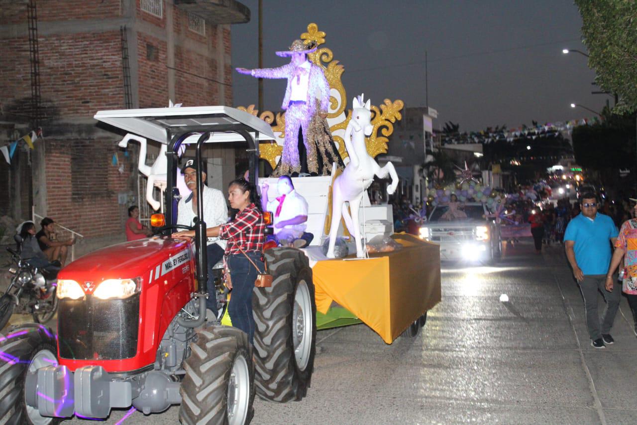 $!Disfrutan familias del desfile real del Carnaval de Rosario 2024