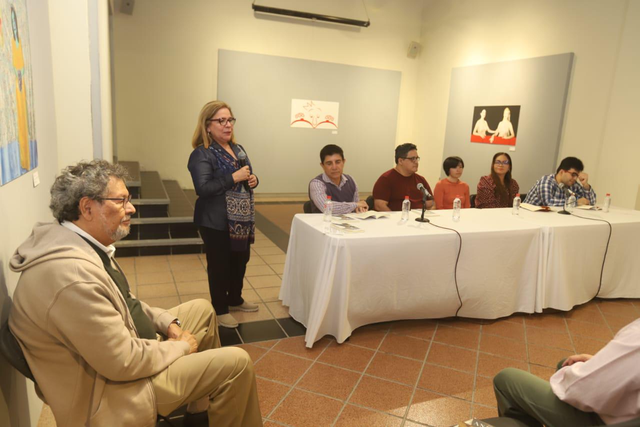 $!Concepción Celaya, secretaria de El Colegio de Sinaloa dio la bienvenida a la presentación.