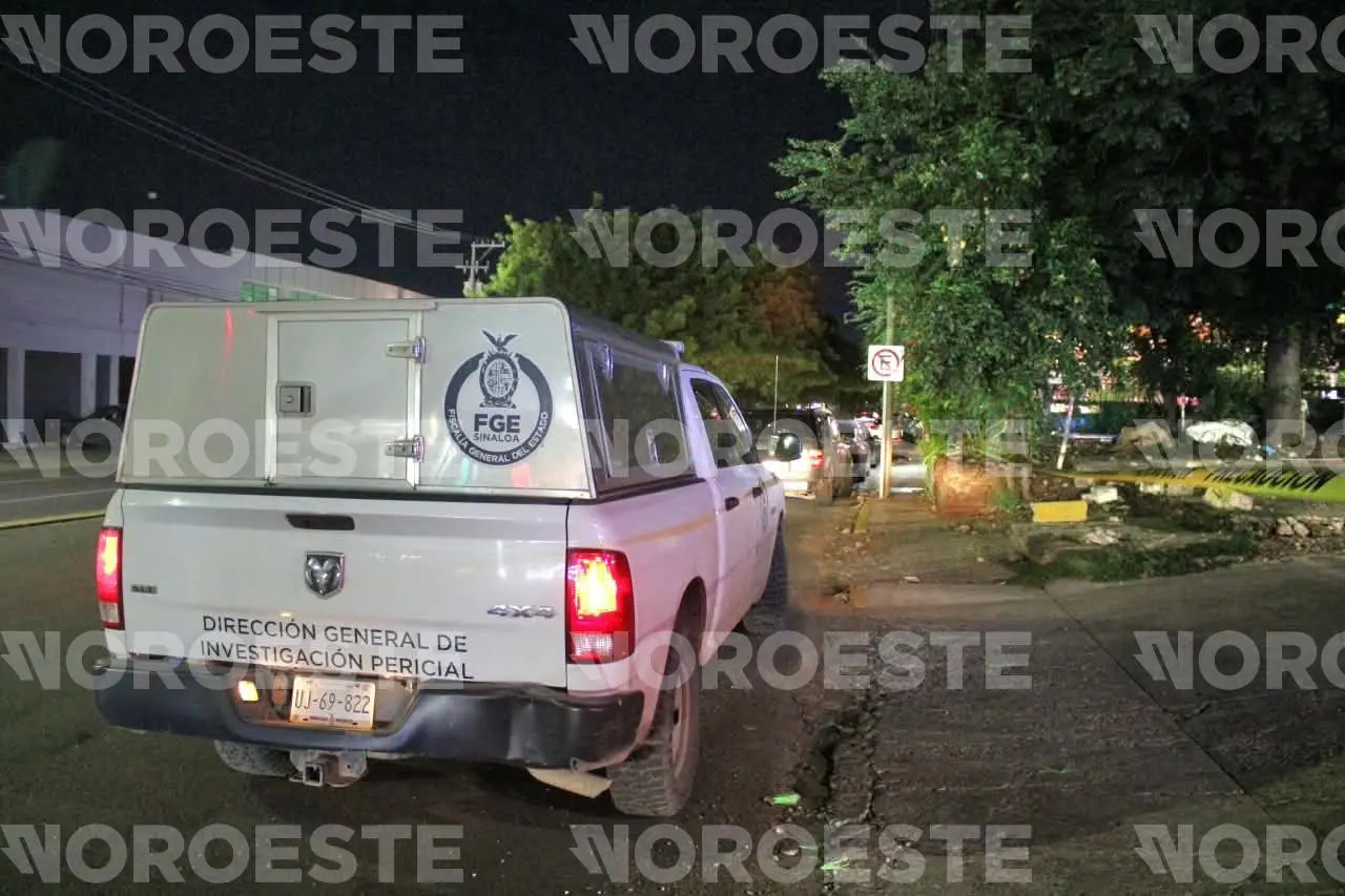 $!Ataque armado sobre avenida Manuel Clouthier deja tres heridos, en Culiacán