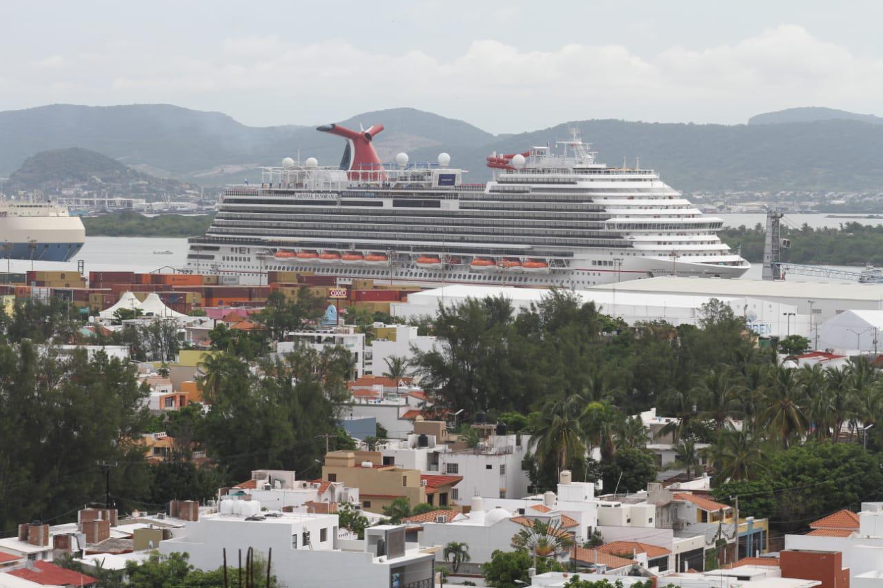 $!Turistas del crucero Carnival Panorama gozan de Mazatlán