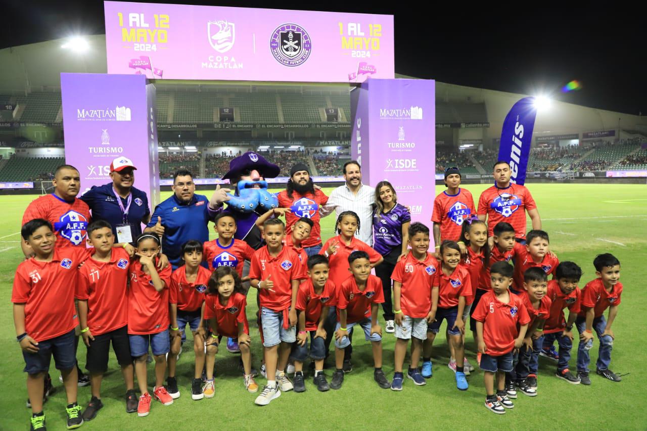 $!Copa Mazatlán tiene su fiesta inaugural en El Encanto