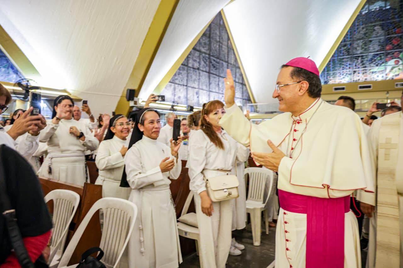 $!‘No queremos la paz de cementerios’: Nuncio Apostólico ante víctimas de la violencia en Culiacán