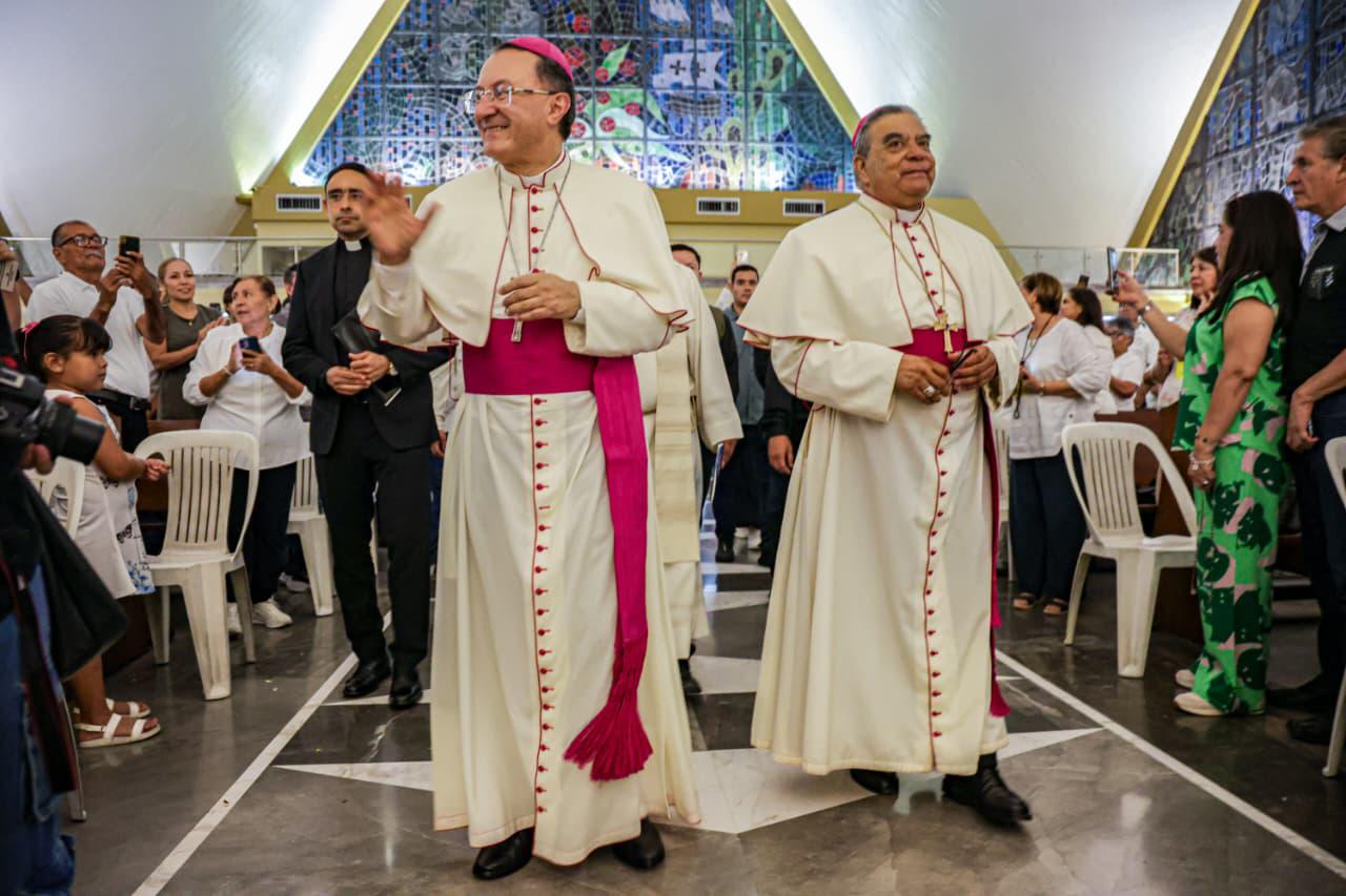 $!‘No queremos la paz de cementerios’: Nuncio Apostólico ante víctimas de la violencia en Culiacán