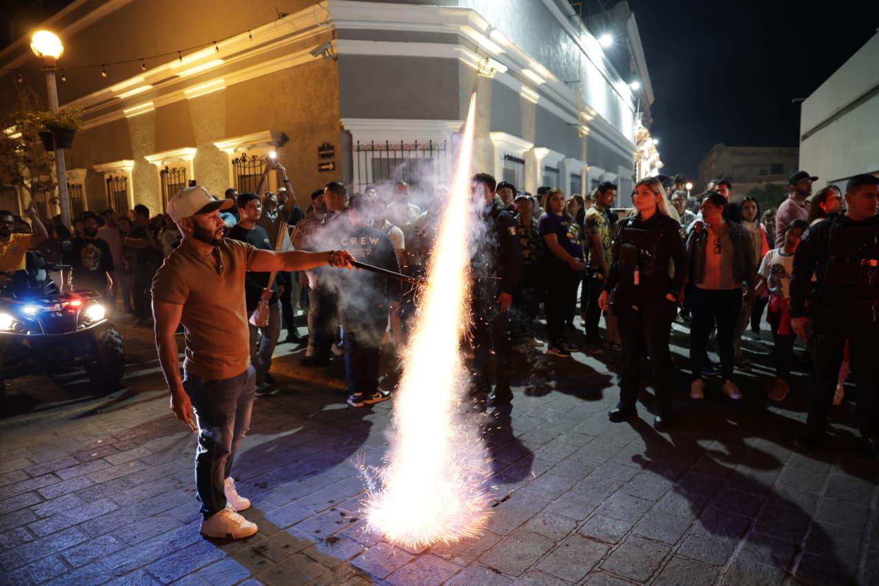 $!‘Explota’ Nawat Itsaragrisil en la tradicional Quema del Mal humor del Carnaval de Mazatlán