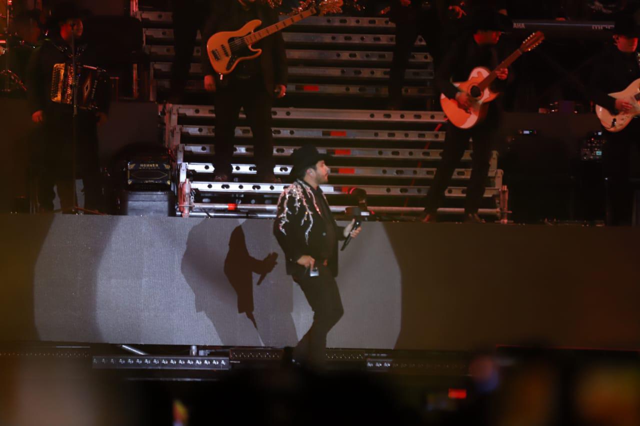 $!Abren la fiesta carnavalera Julión Álvarez y Alfredo Olivas con el Rey de la Alegría Héctor II