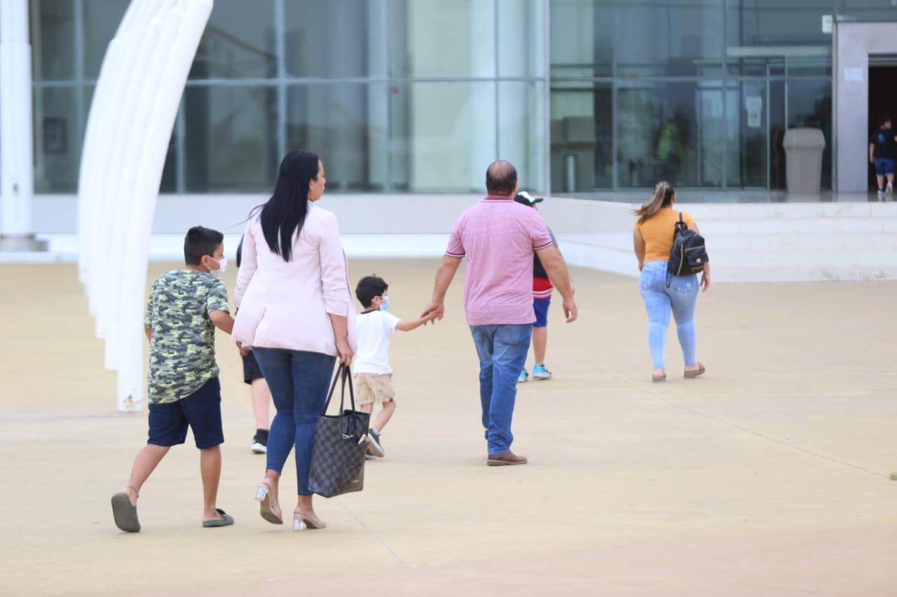 $!Tranquilo, segundo día de vacunación en Mazatlán