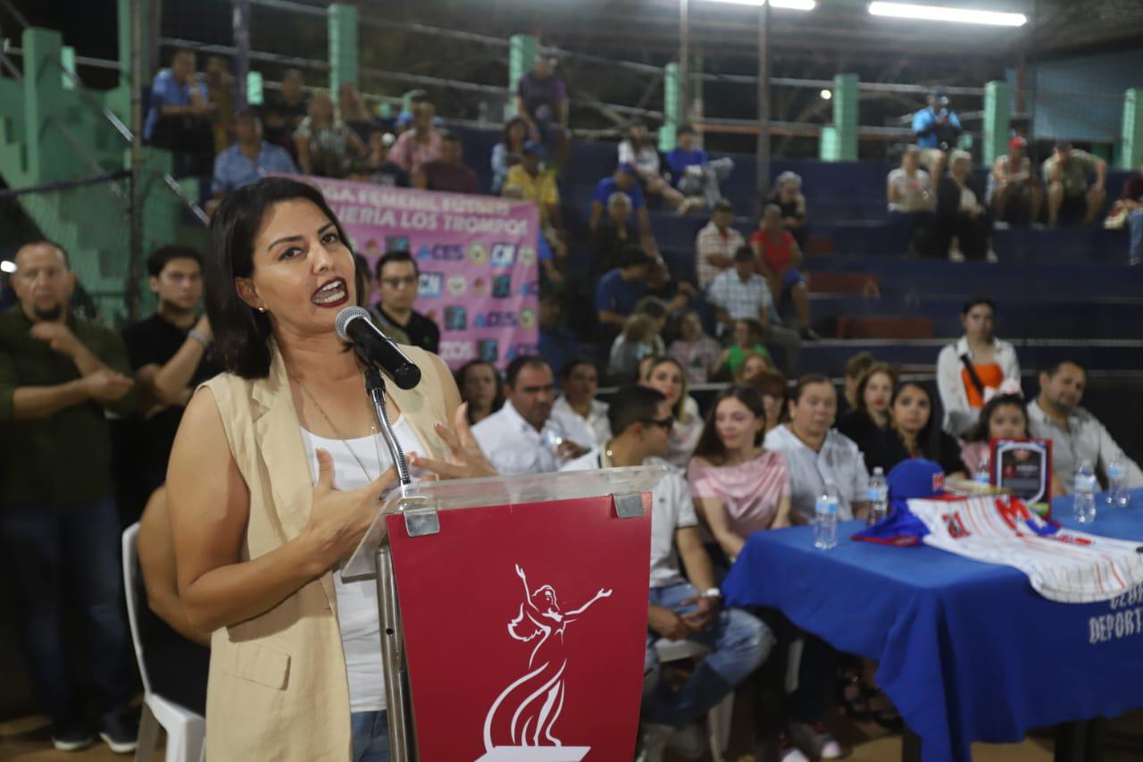 $!Recuerdan a Miguel Loaiza en inauguración de Nacional Veteranos de Beisbol, en Club Muralla