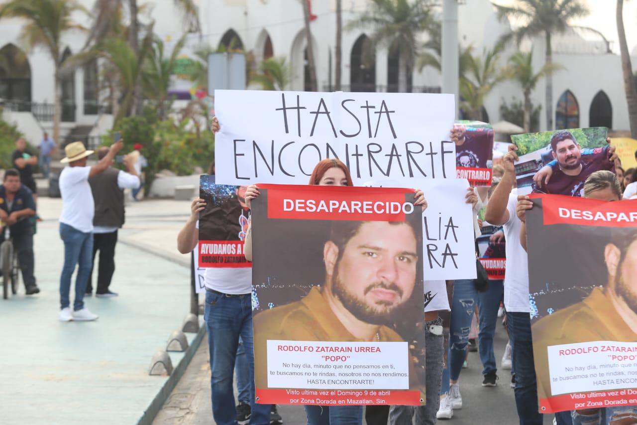 $!Marchan por José Adrián y Rodolfo, desaparecidos en Mazatlán
