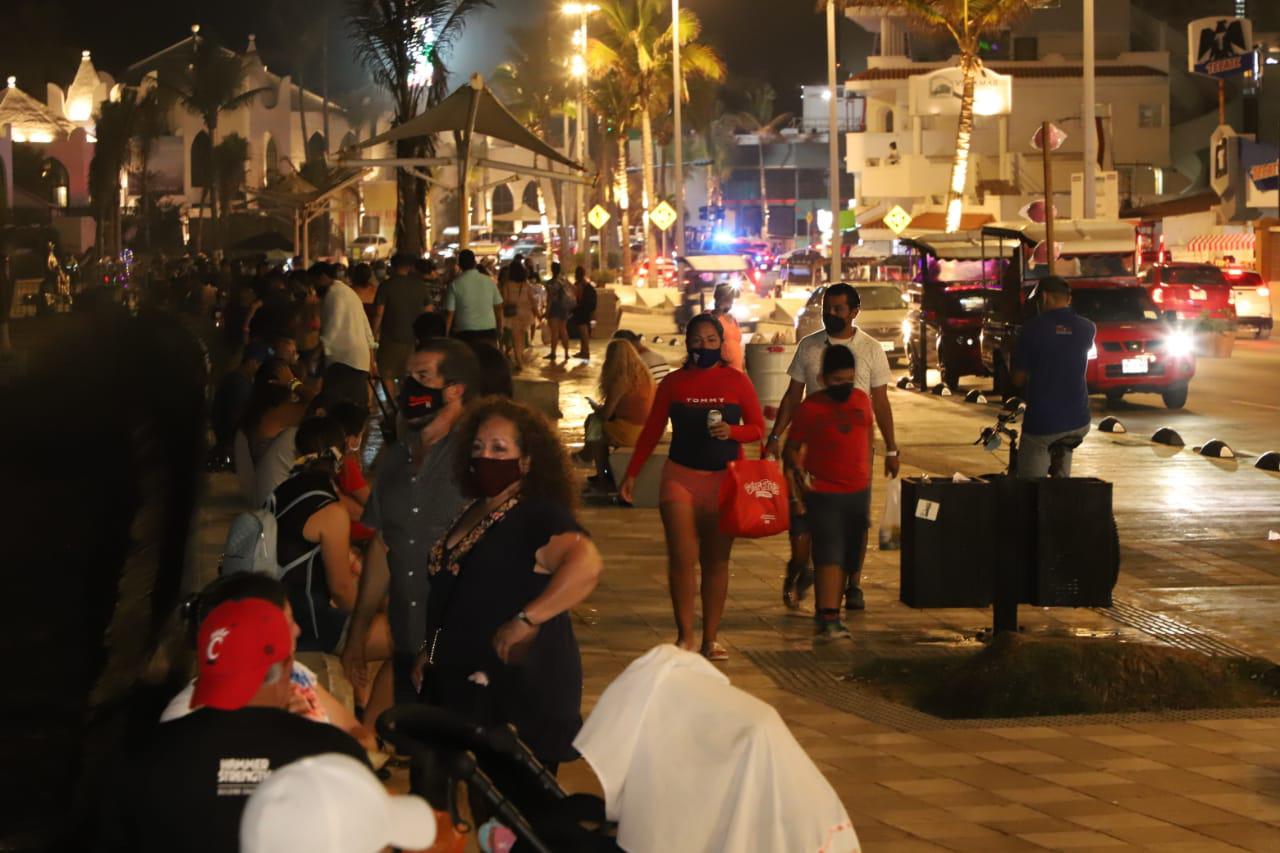 $!Para evitar aglomeraciones, cierran de noche parador fotográfico de Mazatlán