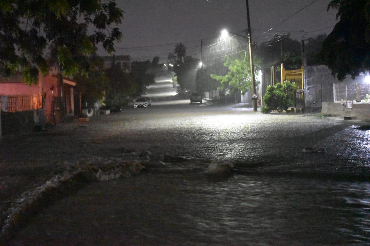 $!Intensa lluvia sorprende a Culiacán; llaman a estar alertas por ‘Hilary’