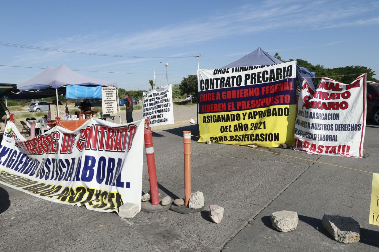 $!En Culiacán trabajadores de salud permanecen en plantón exigiendo bases sindicales