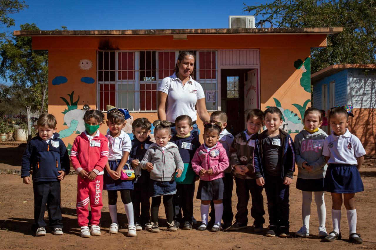 $!Claudia mantuvo la educación en Santa Loreto, Culiacán, durante la pandemia; iban a cerrar la escuela