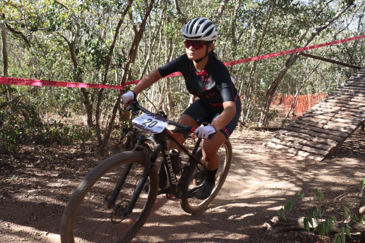 $!Diana Álvarez y Licia Ruiz dan a Mazatlán sus primeros oros en la etapa estatal de ciclismo de montaña