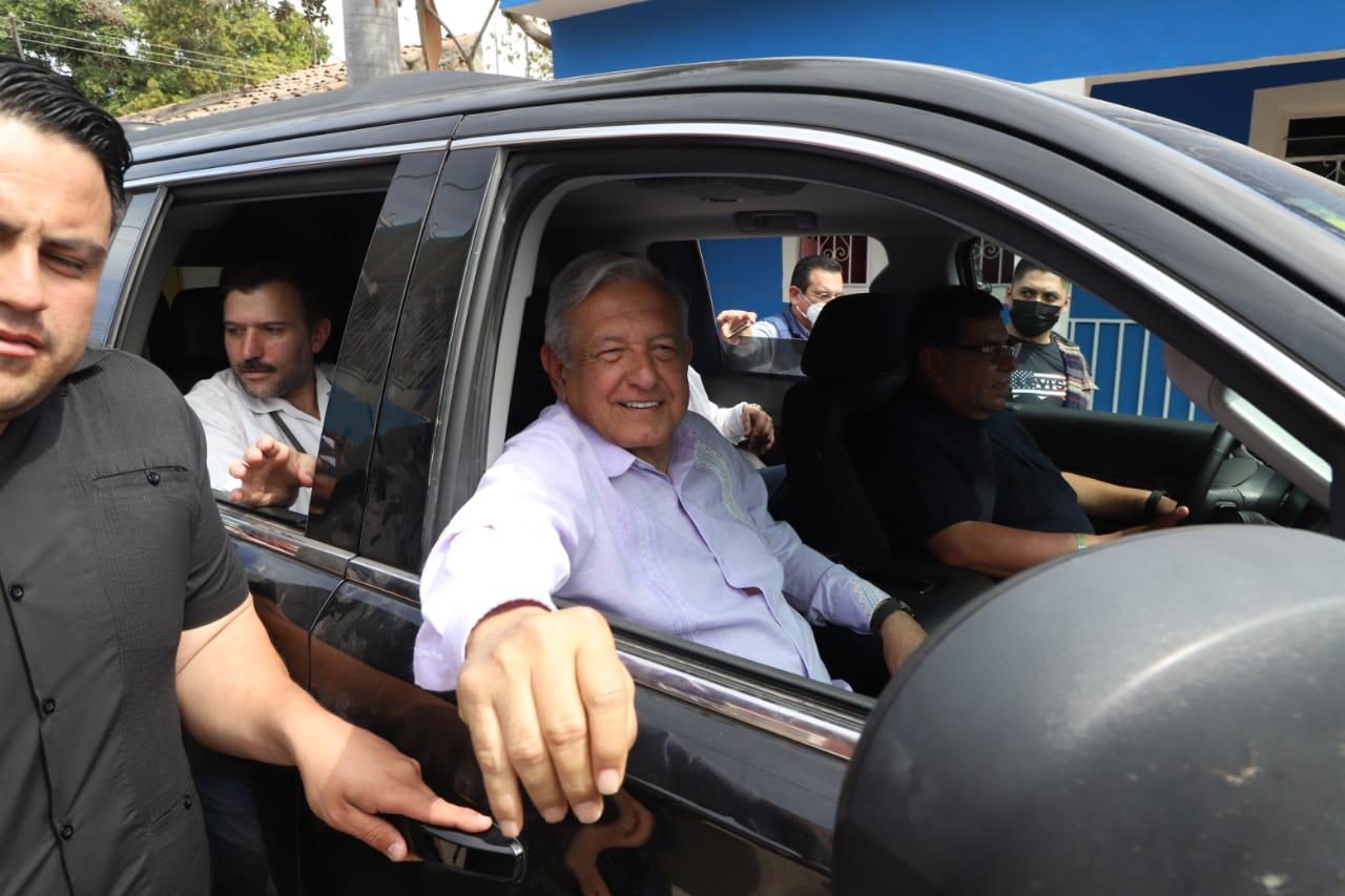 $!AMLO supervisa obra en Presa Derivadora de Siqueros, en Mazatlán; por veda no hay acceso a medios