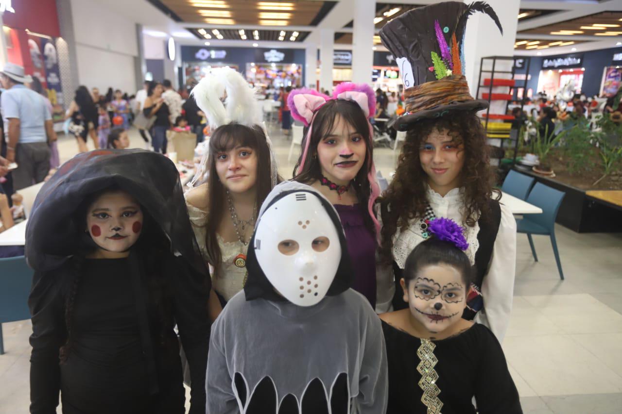 $!Monstruos y fantasmas disfrutan de un divertido Halloween en Mazatlán