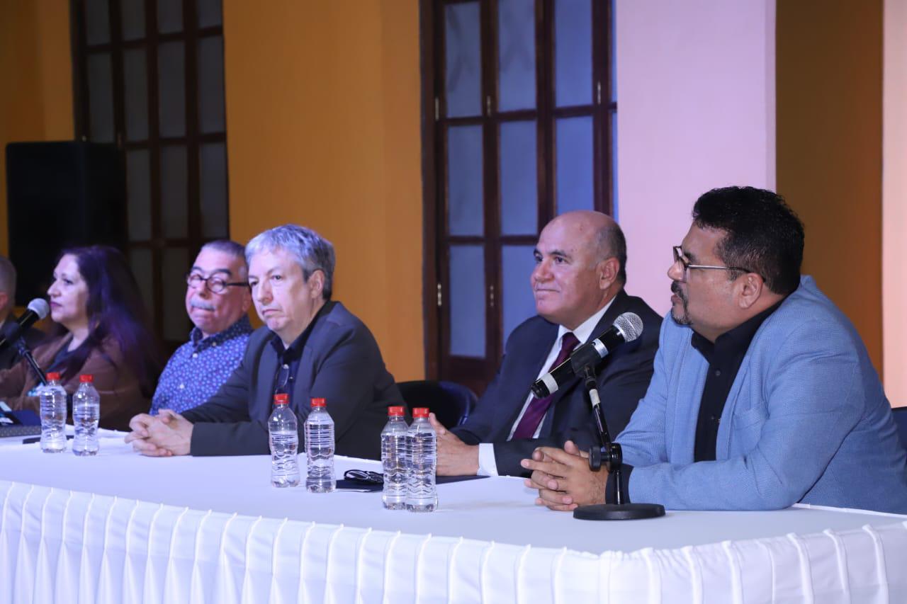 $!Eve Gil, Braulio Peralta, David Toscana, Manuel Iván Tostado y Juan José Rodríguez.