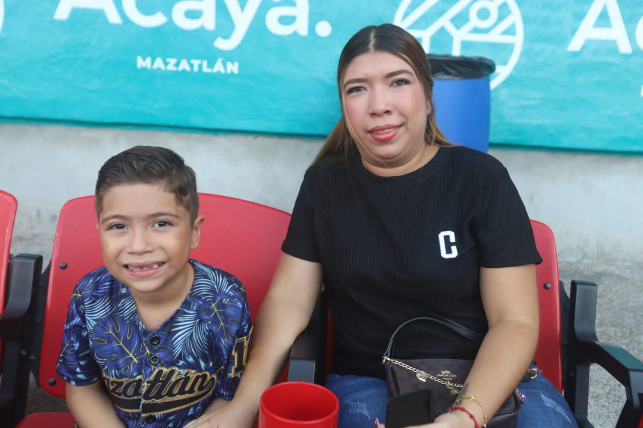 $!Jhony Gael Flores y Lizethe Camacho.