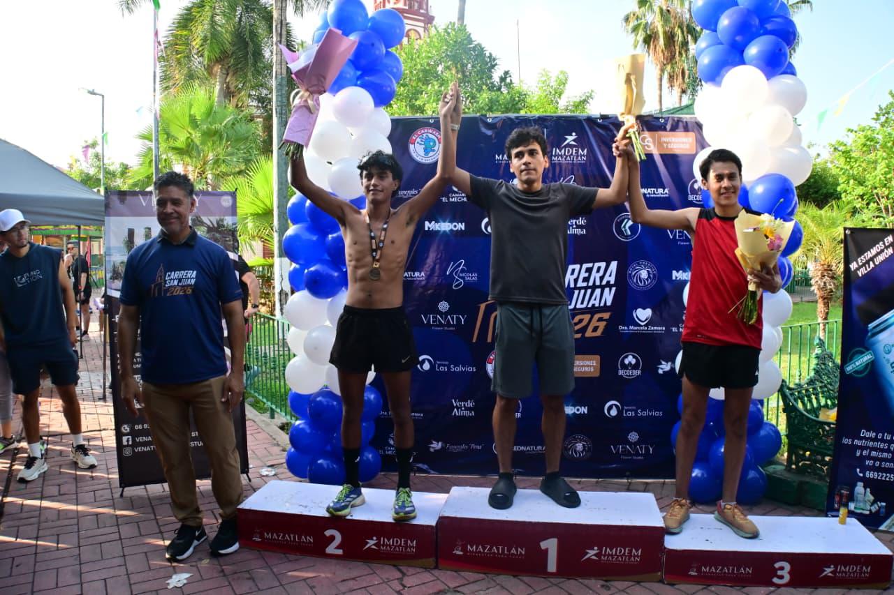 $!Norma Labrador y Juan Carlos Carbajal conquistan la Carrera San Juan 2026, en Mazatlán
