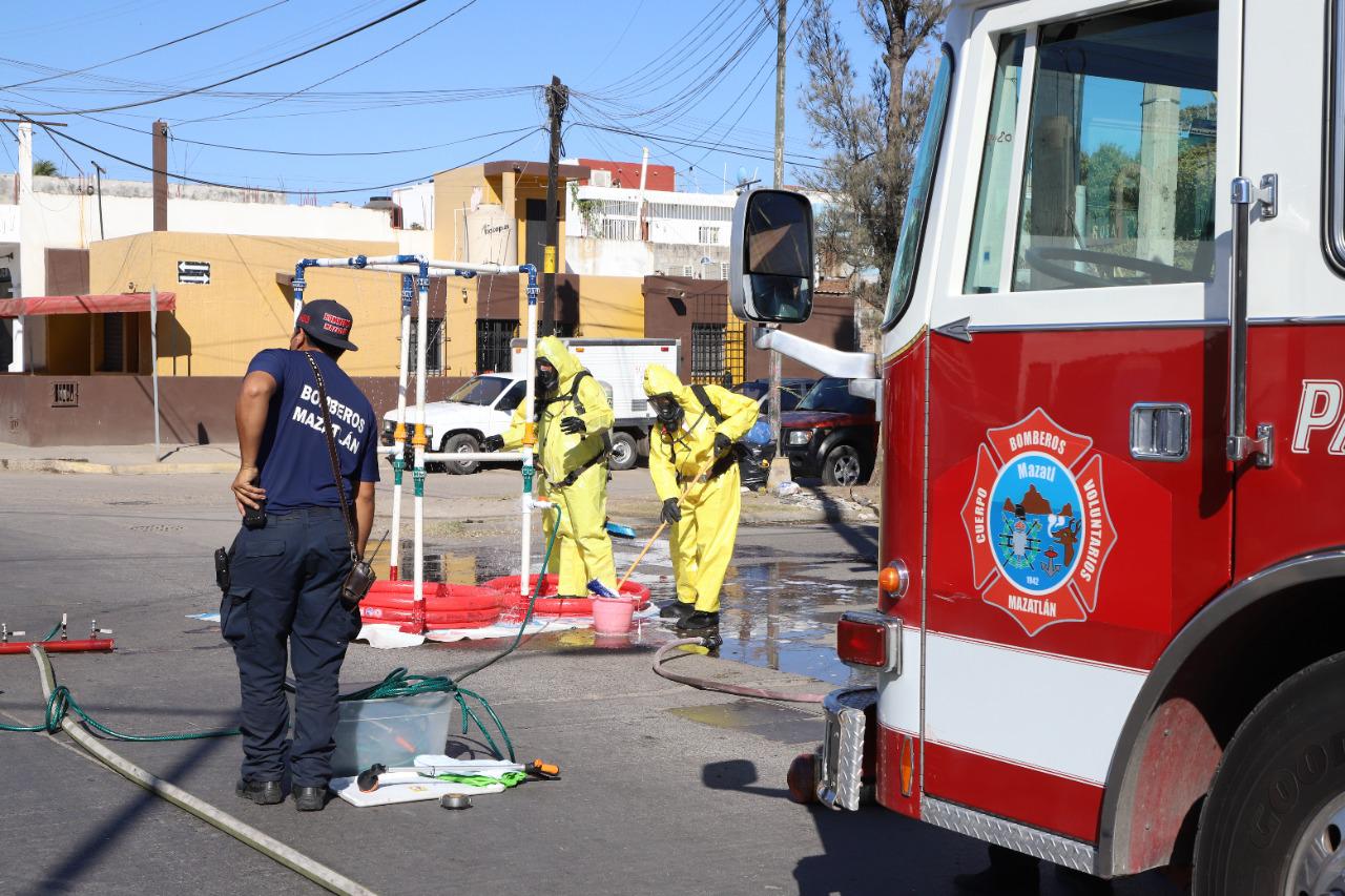 $!En Mazatlán, se registra derrame de sustancia química en la colonia Jacarandas