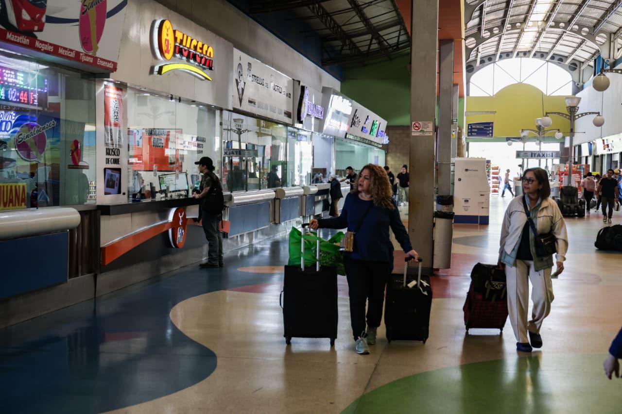 $!Incertidumbre en la Central de Autobuses de Culiacán: líneas suspenden salidas por violencia