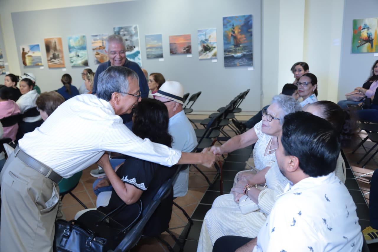 $!El maestro Arturo Santamaría saludo a los presentes en el evento.