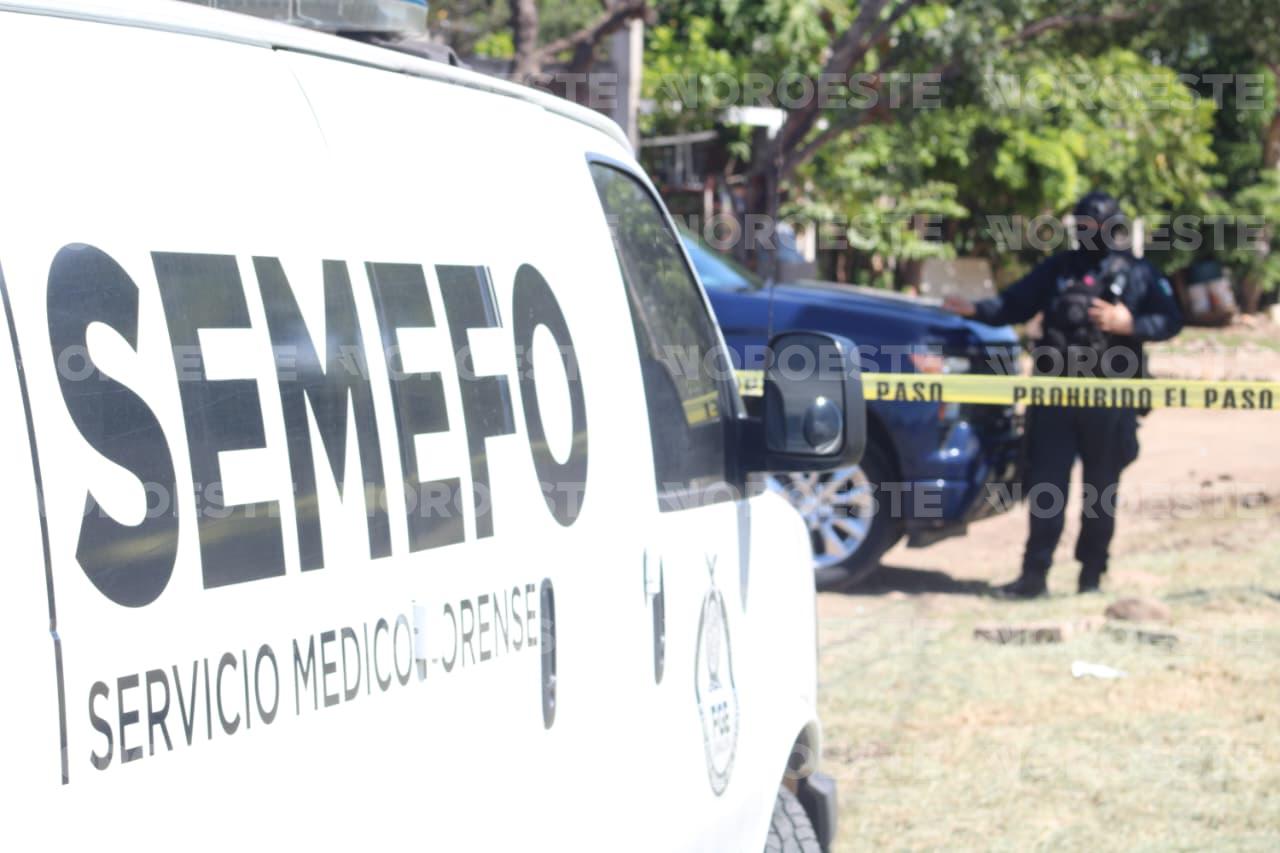 $!Hallan a hombre sin vida y envuelto en plástico en El Ranchito, en Culiacán