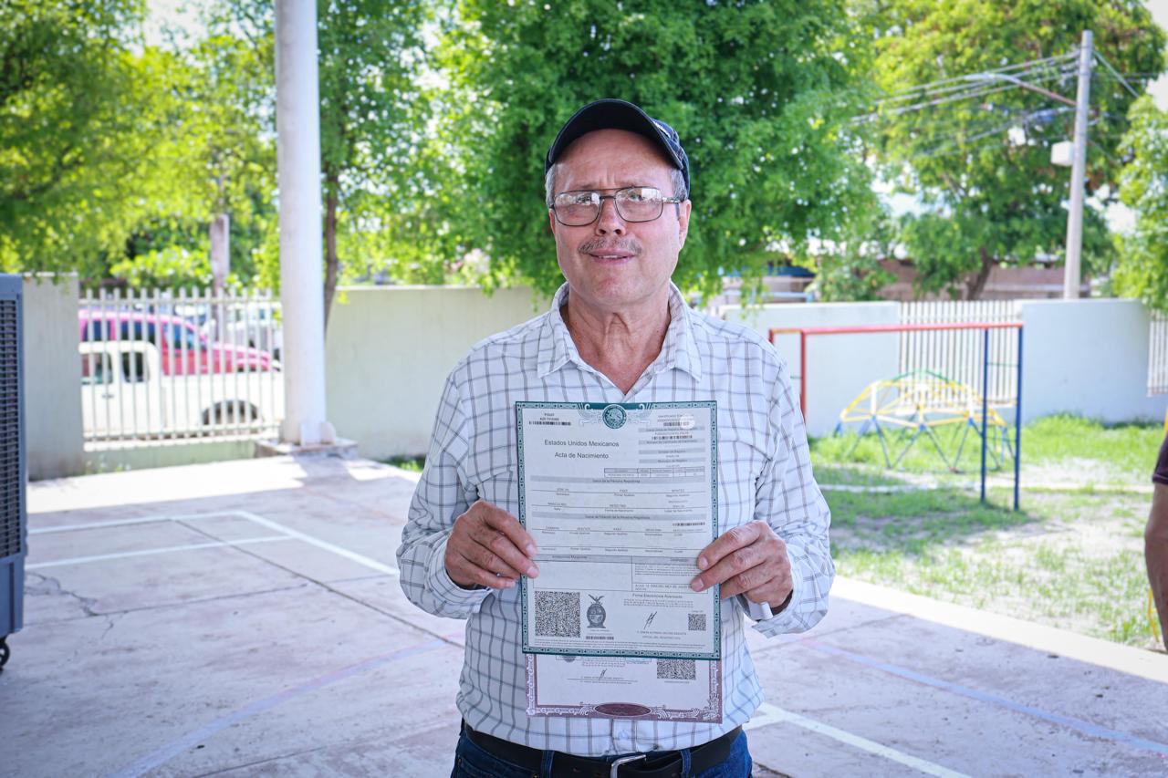 $!Llevan Jornada de Registro Gratuito a colonias de Culiacán; realizan 793 trámites