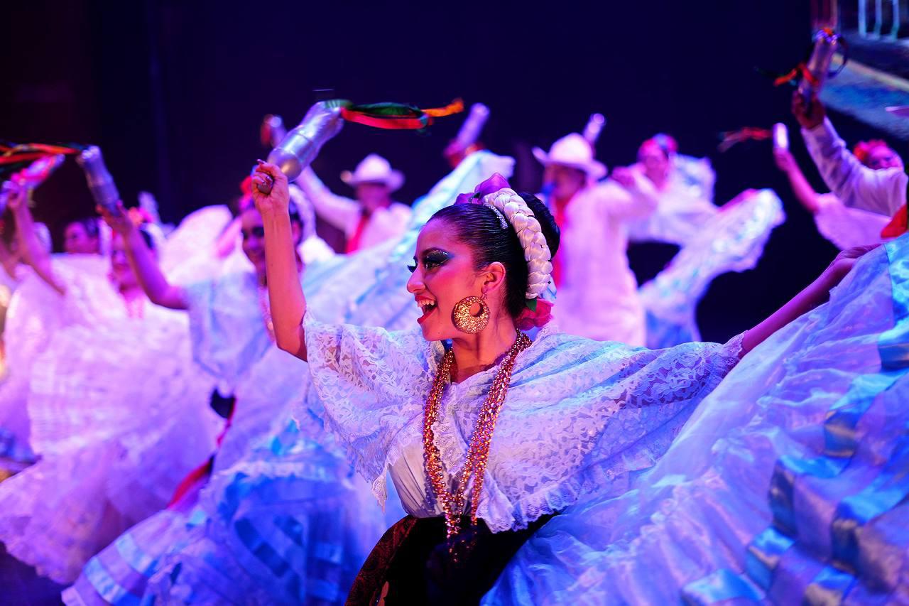 $!Regala Gala Folclórica una bella noche