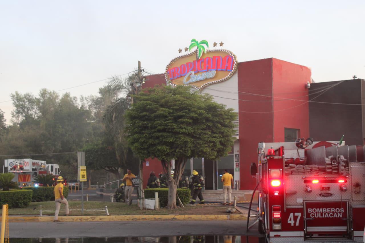 $!Incendian casino en el Desarrollo Urbano Tres Ríos de Culiacán