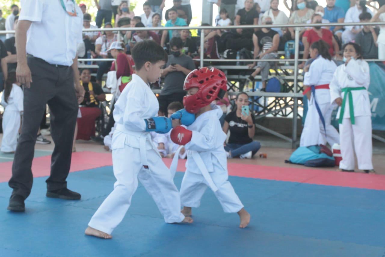 $!Verónica López domina en formas y combate en la Copa Anual Regional de Karate Noroeste