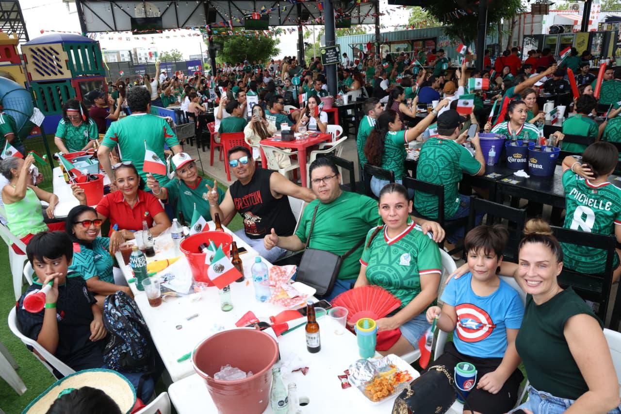 $!Familia Santiago