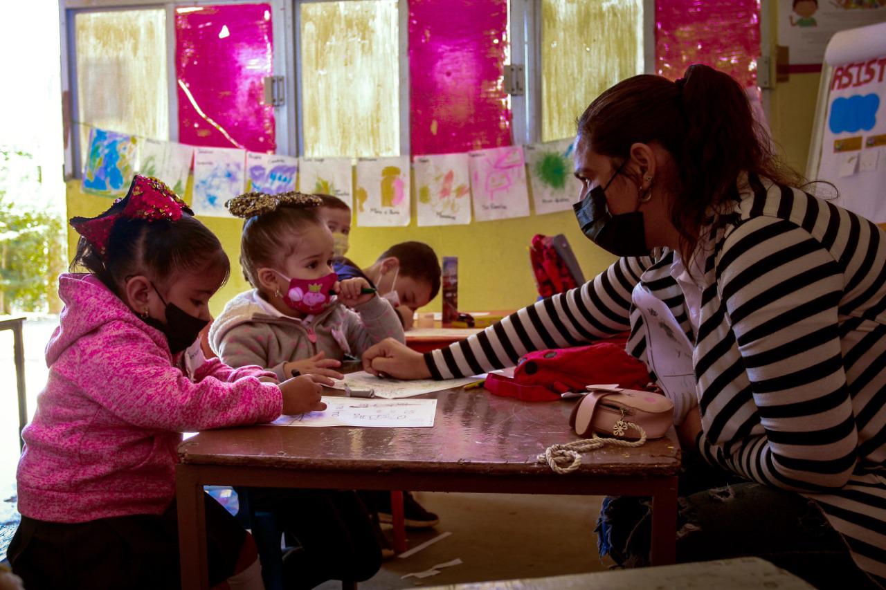 $!Claudia mantuvo la educación en Santa Loreto, Culiacán, durante la pandemia; iban a cerrar la escuela